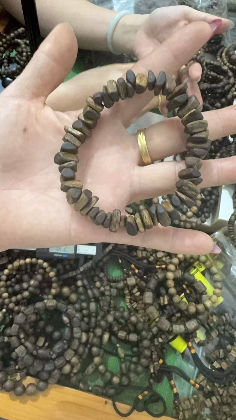 碎银子 · 沉香单圈手串(高油扁珠)